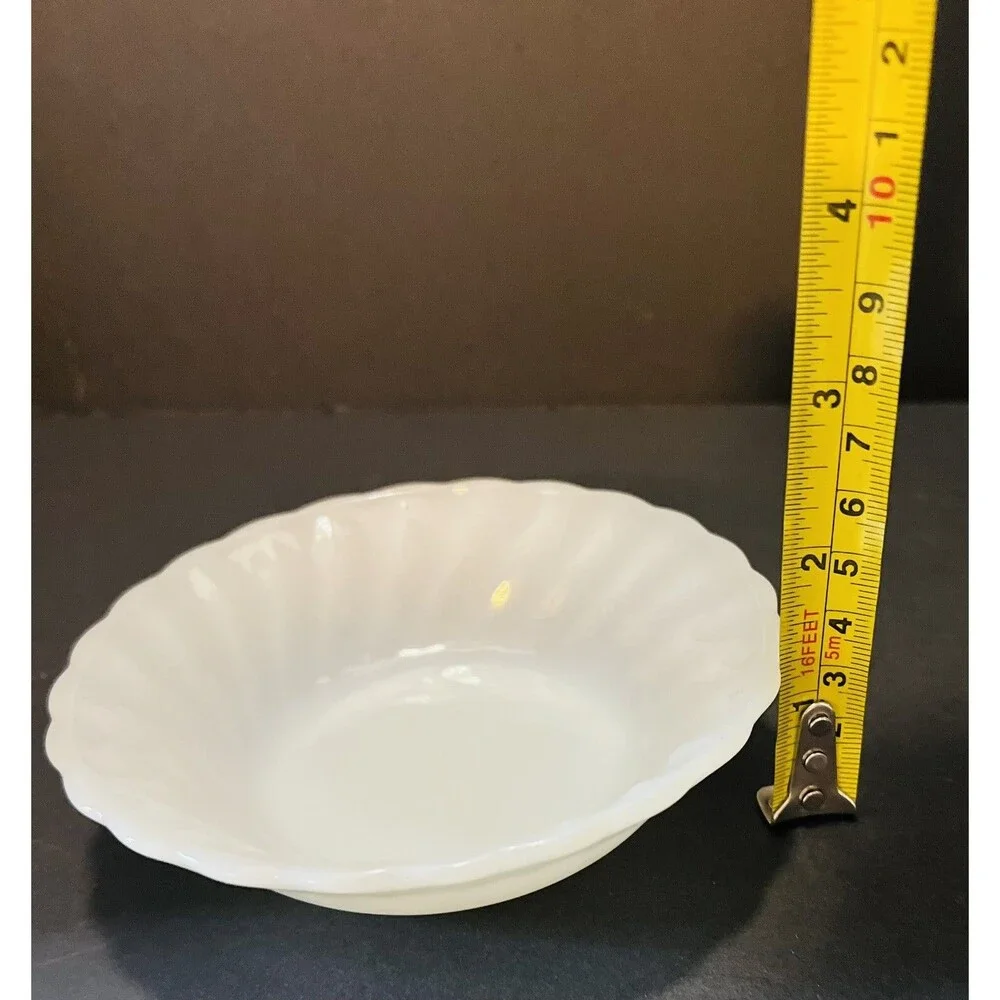 Vintage Anchor Hocking Milk Glass Swirl Edge 5” Dessert Berry Bowl MCM